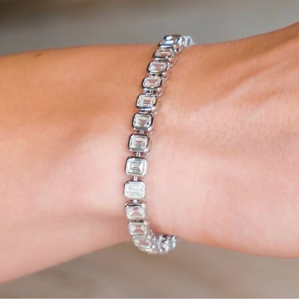 Anna Zuckerman 12 carat emerald bracelet